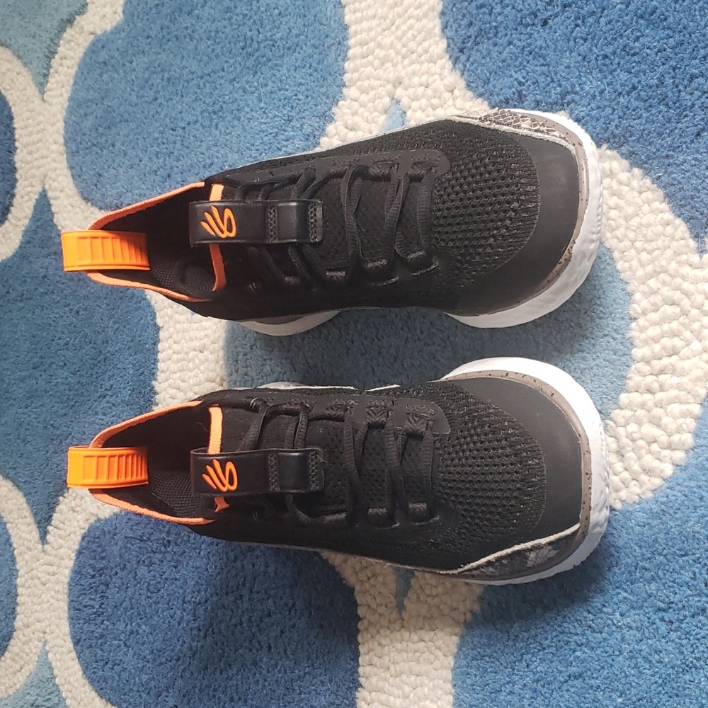 UA Curry Flow 8 Kids Basketball Shoes